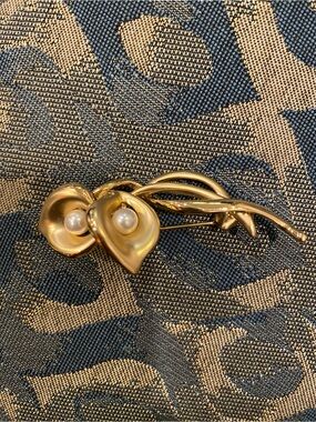 Gold Floral Calla Brooch with Faux Pearls - Elegant Women’s Pin